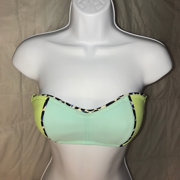 Bright Bikini 👙 top Size Small strapless - Picture 1 of 5